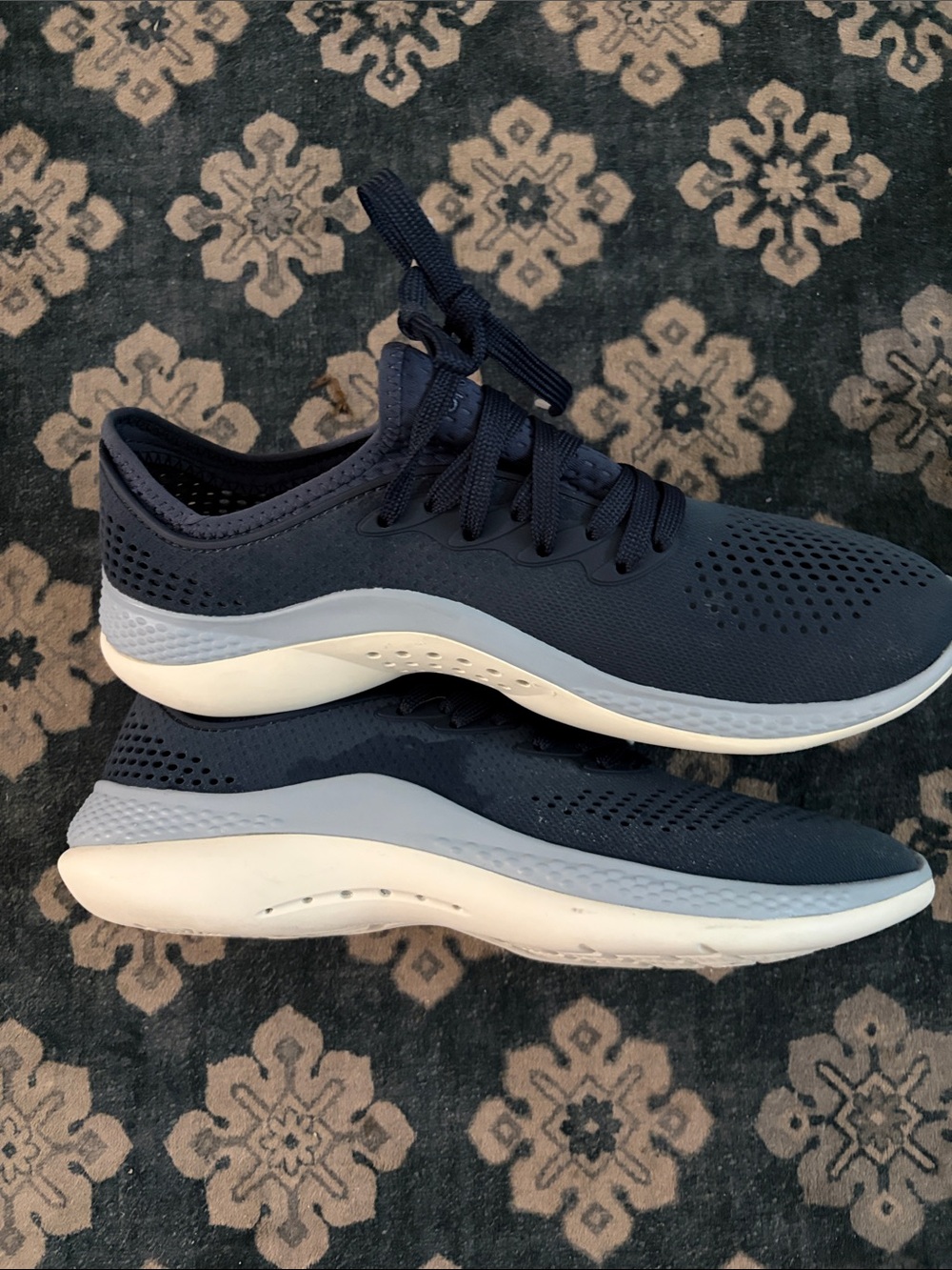 Crocs Literide 360 Pacer Lace up navy blue
